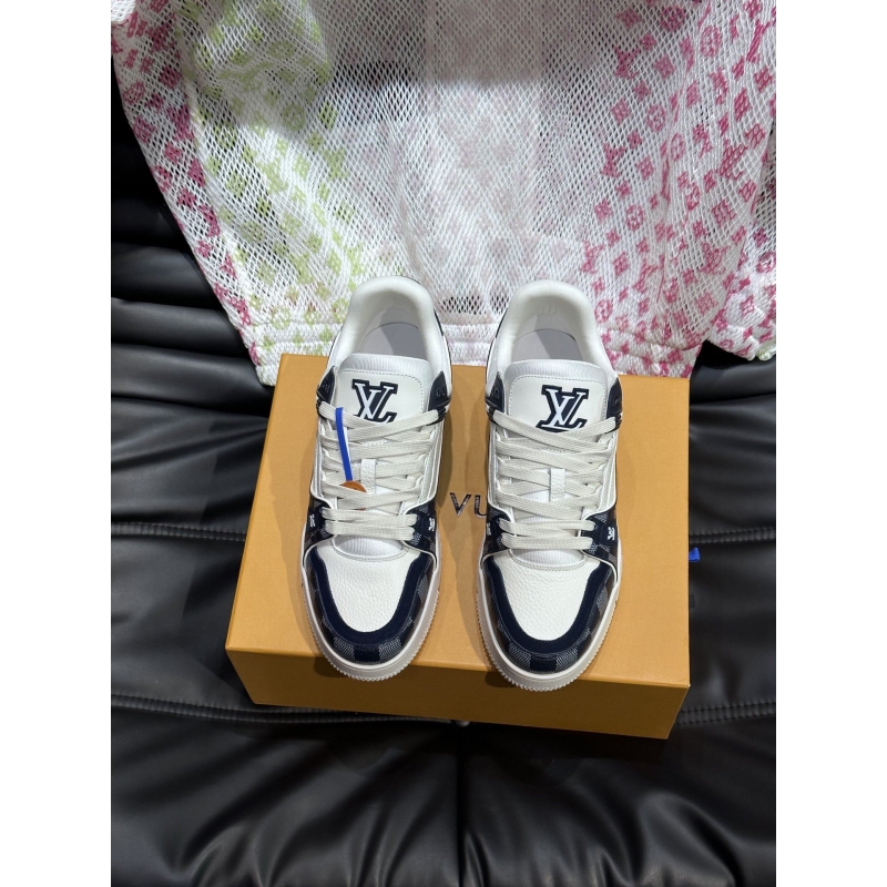 l**is V*t*n sneakers